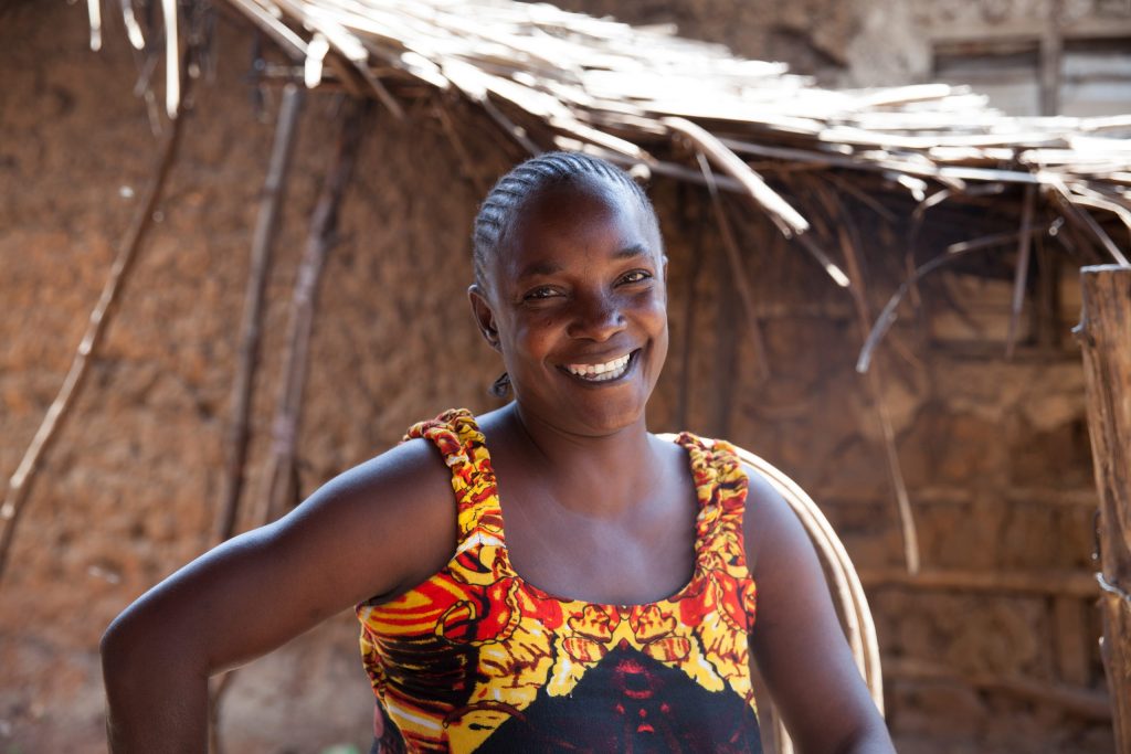 Kenya Care biedt hivpositieve moeders en vaders een nieuwe toekomst. Hun diagnose voelt als een doodvonnis. Niet alleen zij zelf, maar ook hun kinderen worden verstoten door de omgeving, moeten vaak huis en haard verlaten. 
