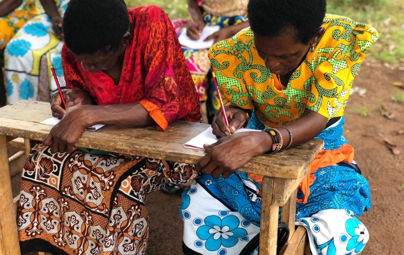 Leeslessen voor Kenya Care moeders