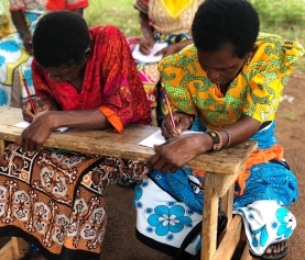 Leeslessen voor Kenya Care moeders